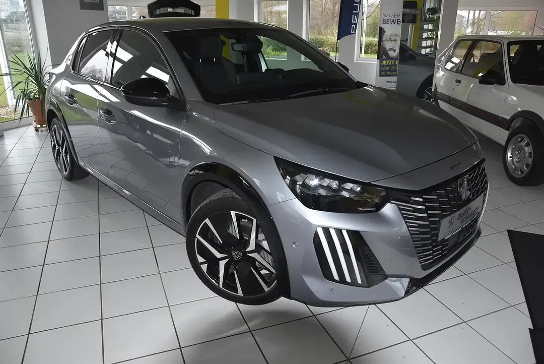 Peugeot 208 - Thumbnail 15