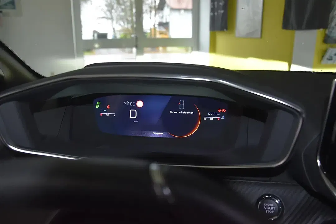 Peugeot 208 - Thumbnail 5