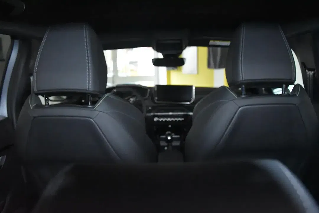 Peugeot 208 - Thumbnail 7