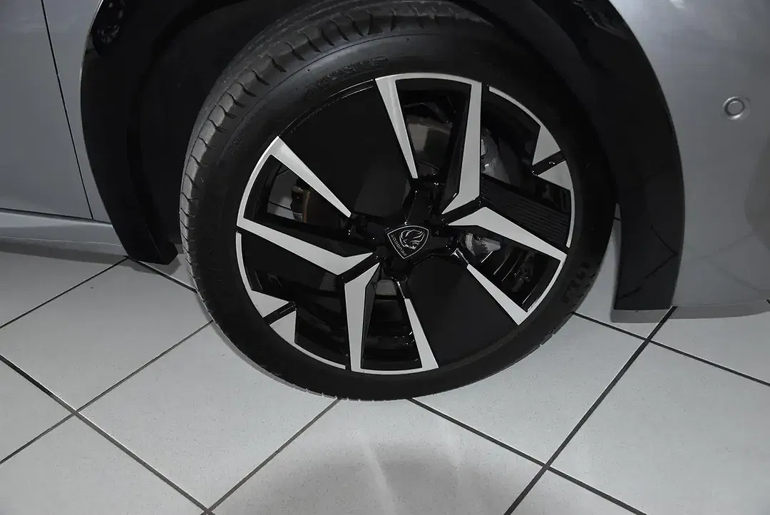 Peugeot 208 - Thumbnail 9