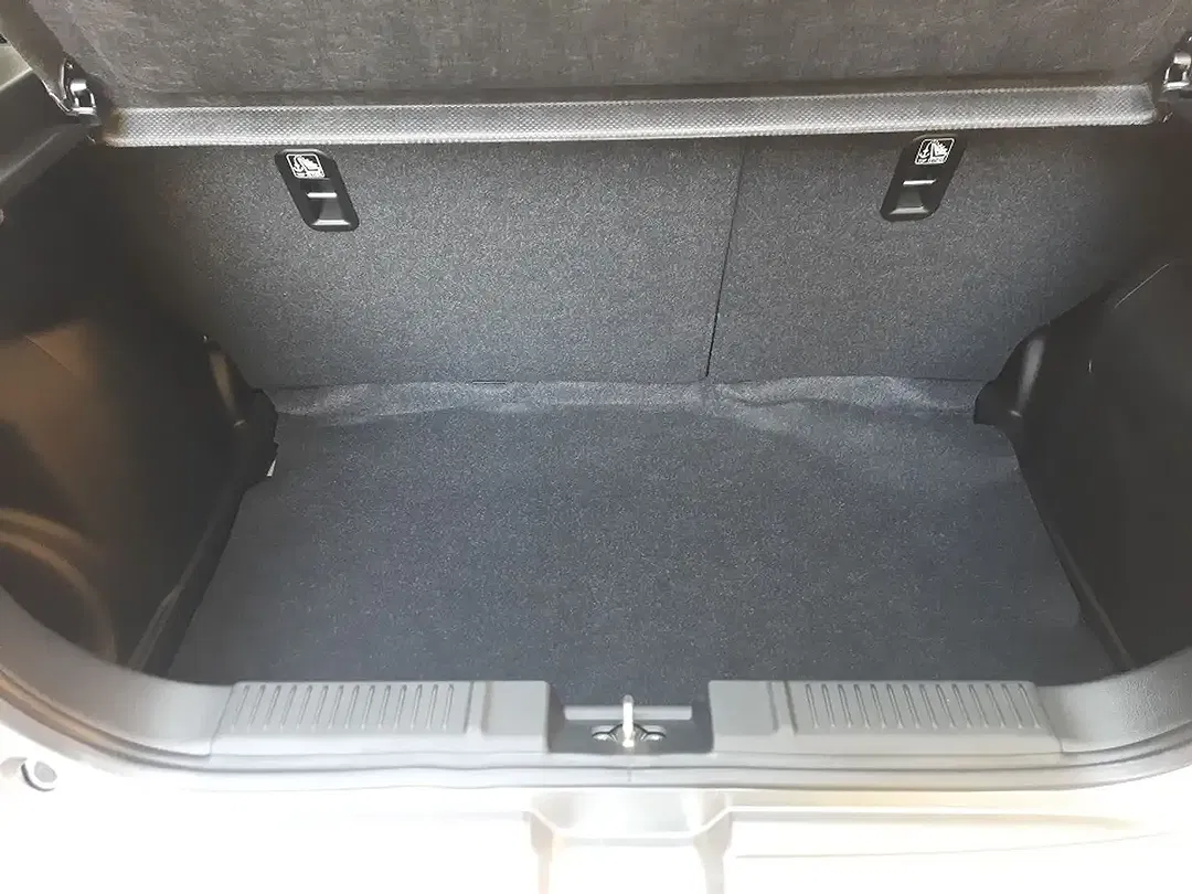 Suzuki Swift - Thumbnail 13