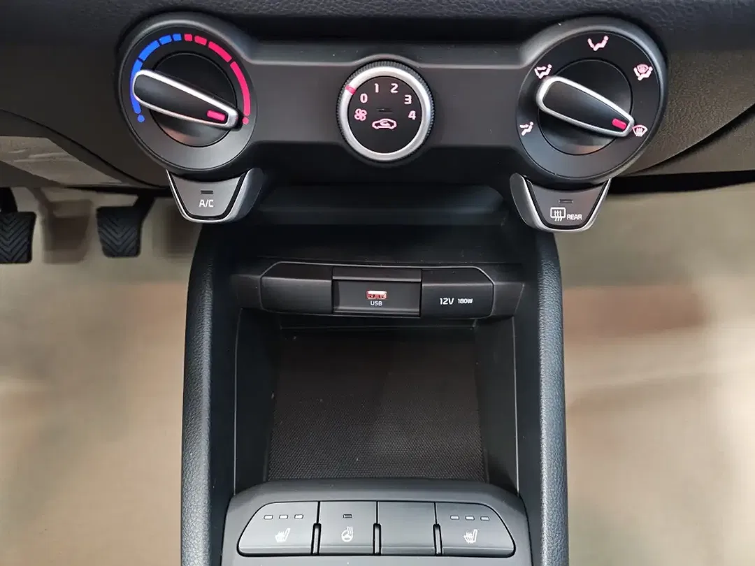 Kia Stonic - Thumbnail 11