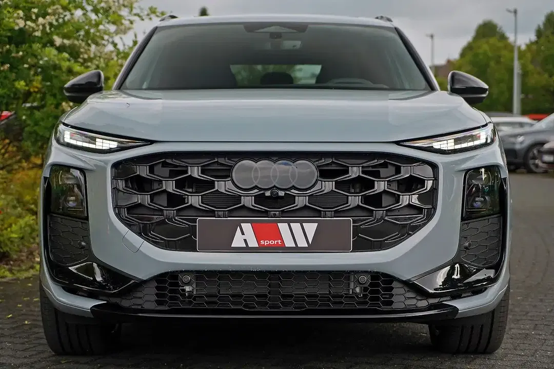Audi Q3 - Thumbnail 3