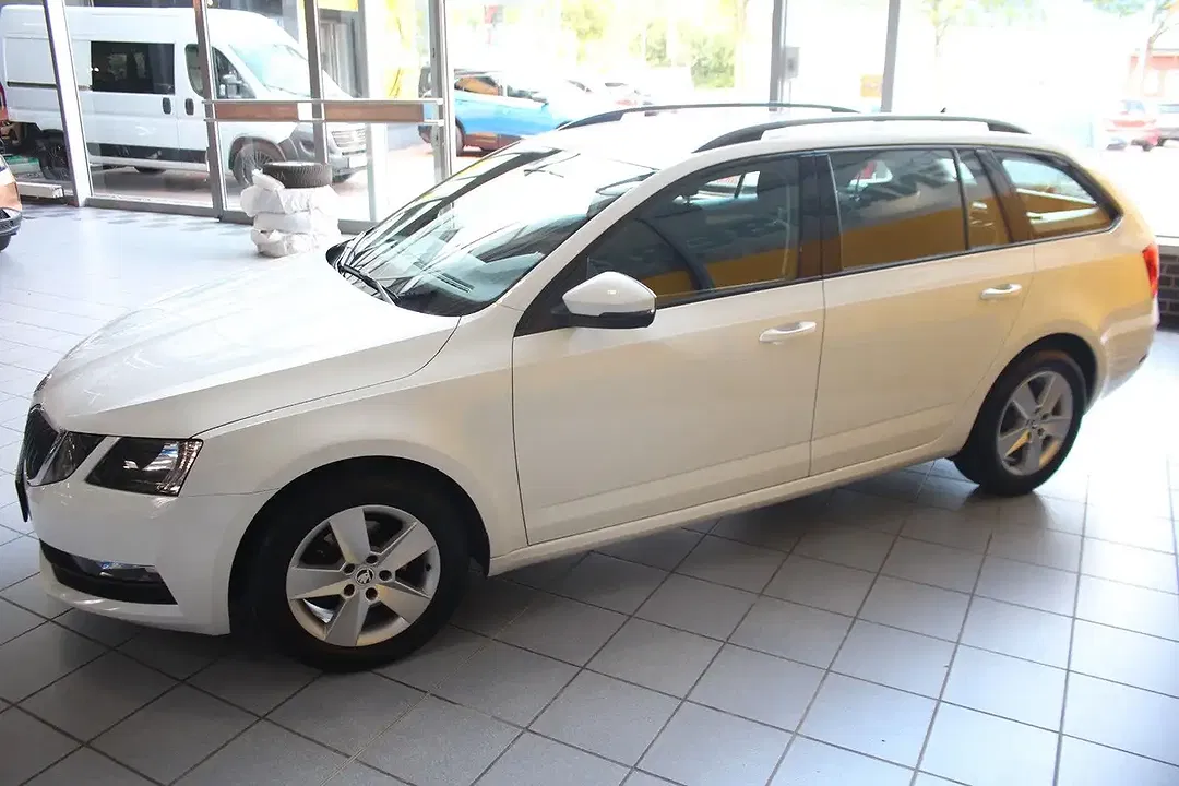Skoda Octavia - Thumbnail 5