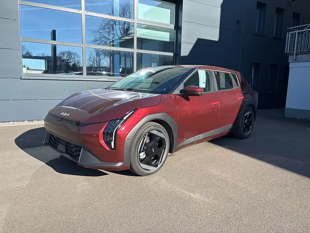 Kia EV4 - Thumbnail 1