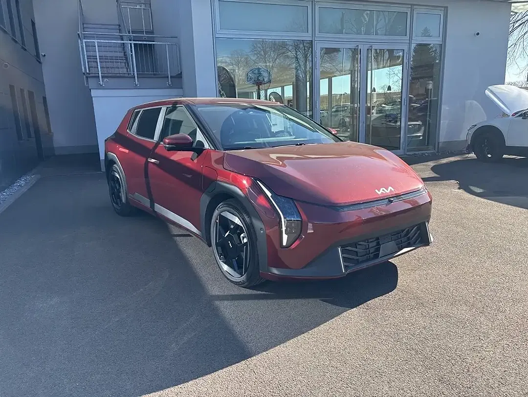 Kia EV4 - Thumbnail 2