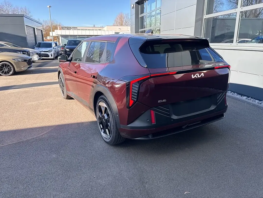 Kia EV4 - Thumbnail 4