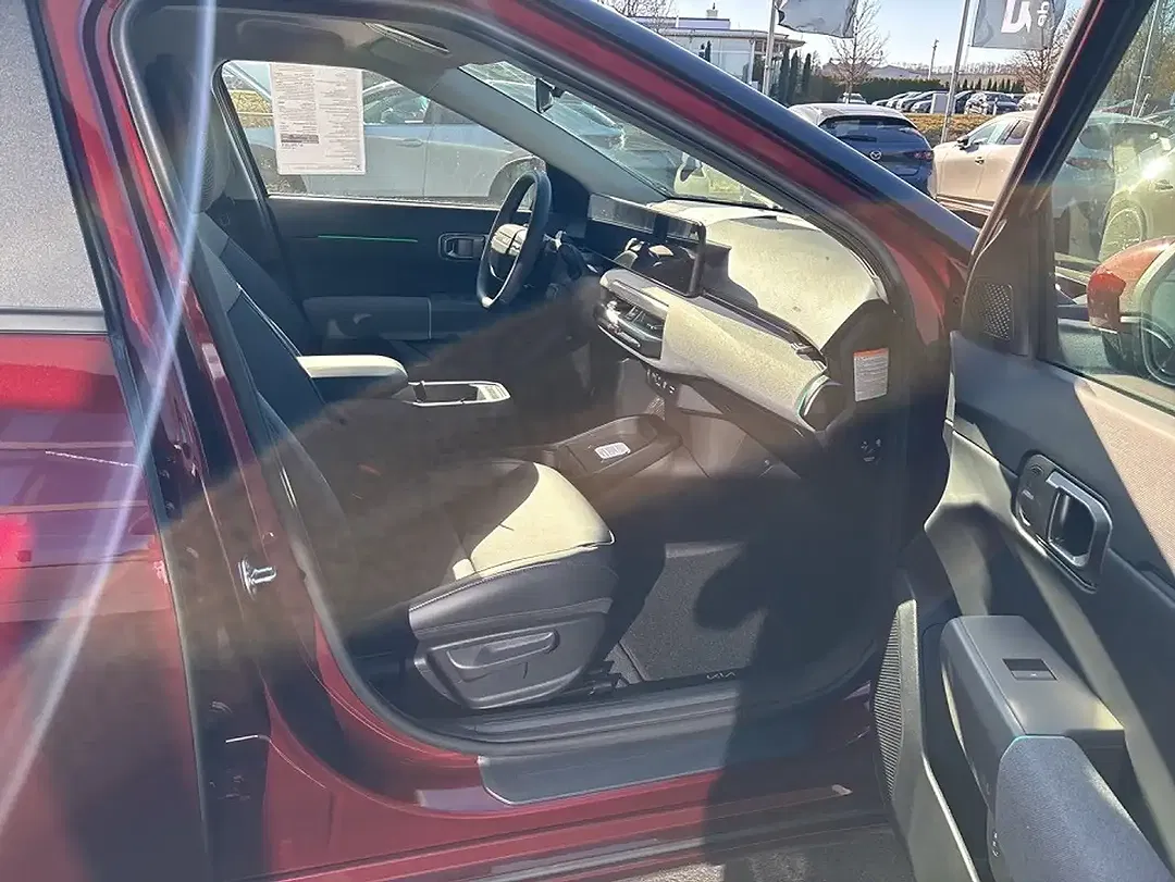 Kia EV4 - Thumbnail 9