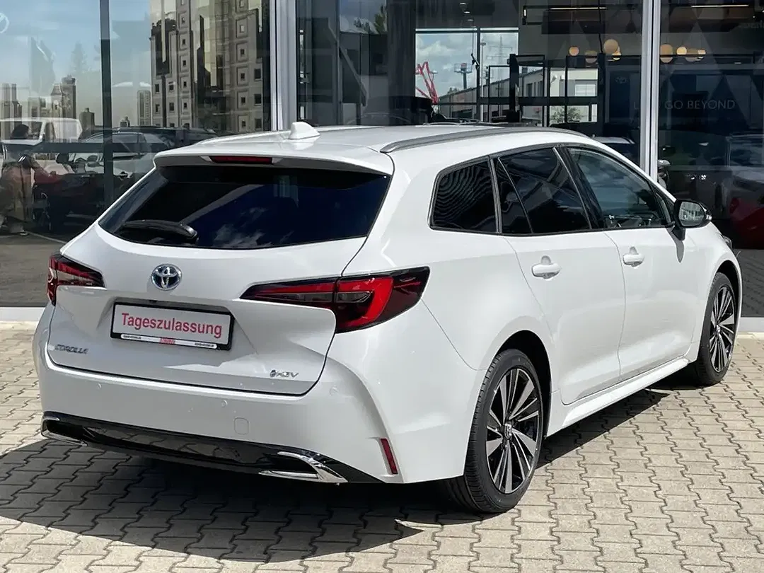 Toyota Corolla - Thumbnail 4