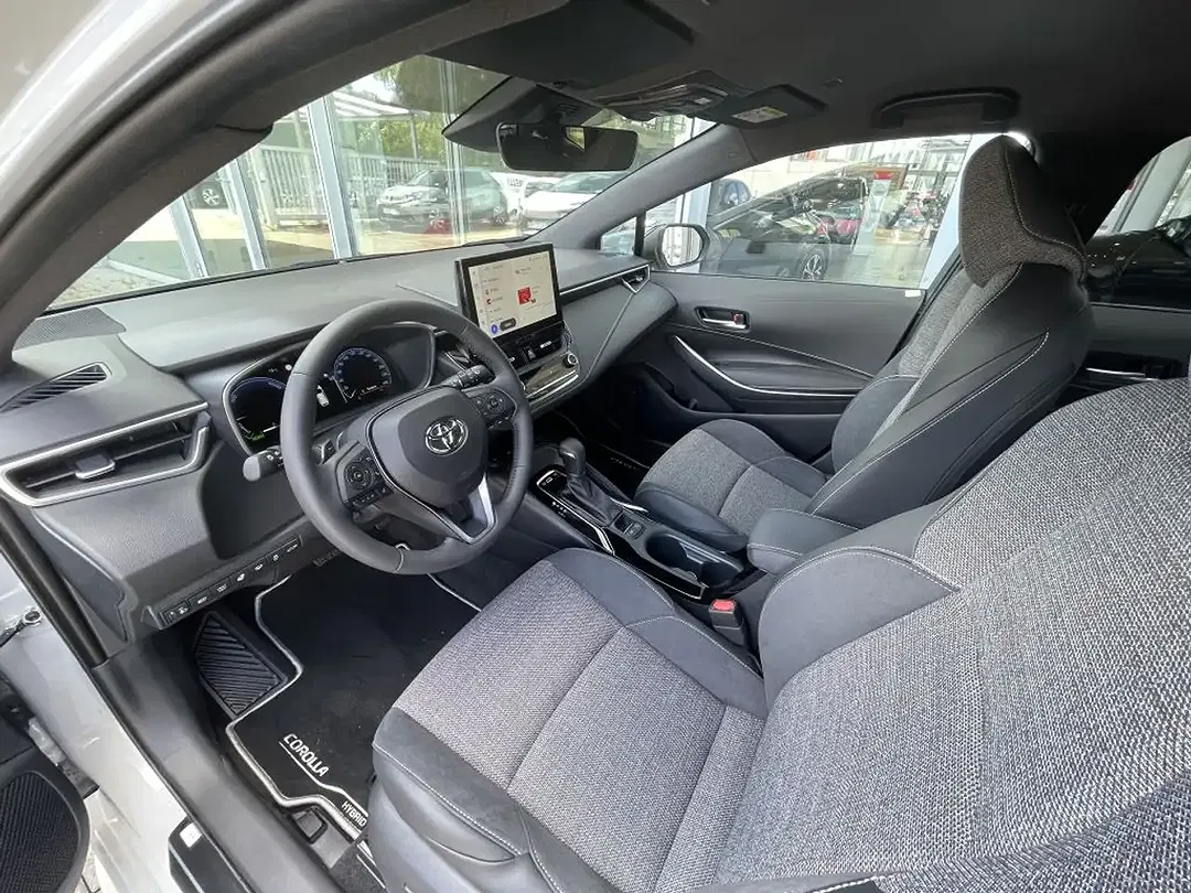 Toyota Corolla - Thumbnail 7