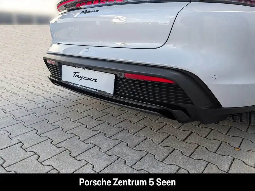 Porsche Taycan - Thumbnail 10
