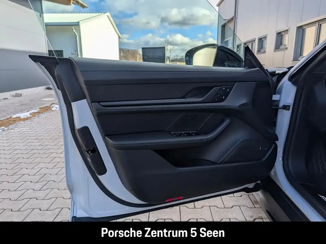 Porsche Taycan - Thumbnail 18