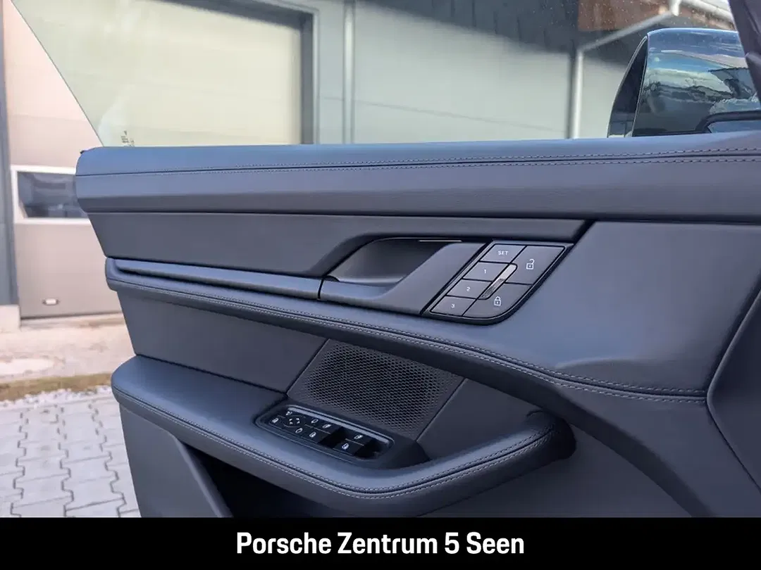 Porsche Taycan - Thumbnail 20