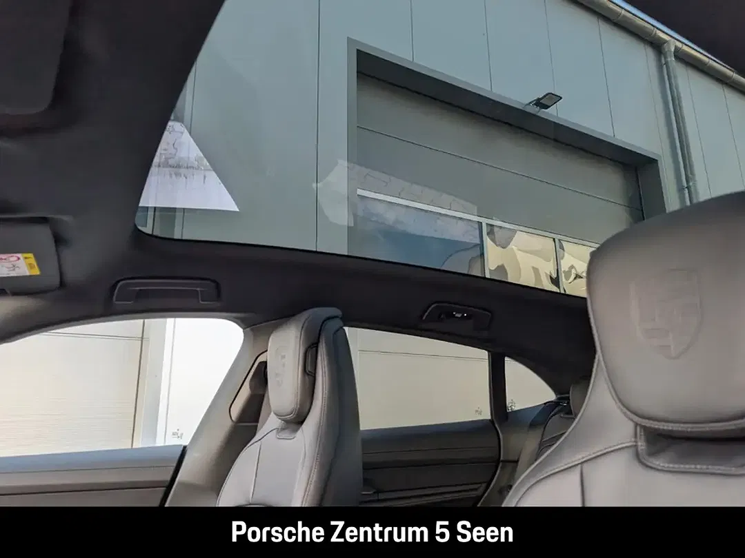 Porsche Taycan - Thumbnail 23