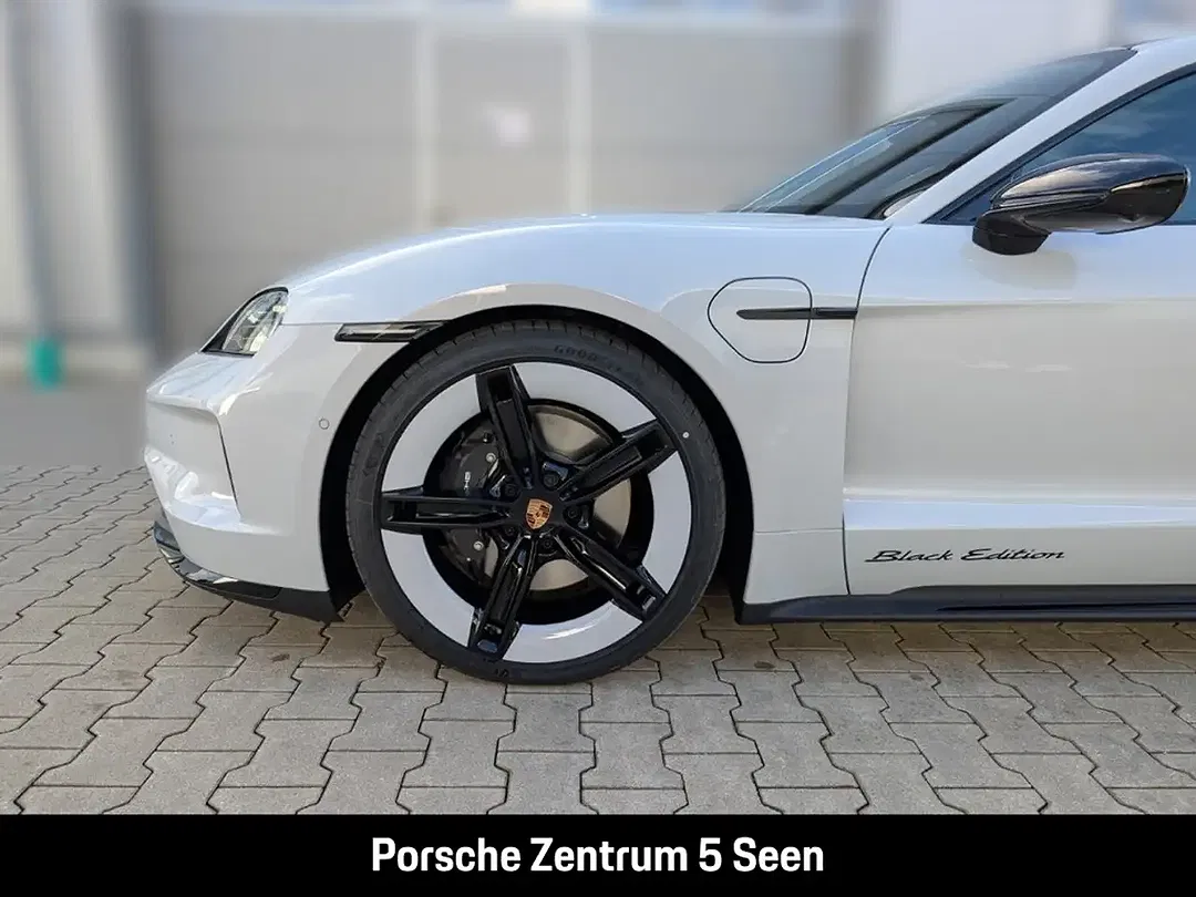 Porsche Taycan - Thumbnail 6