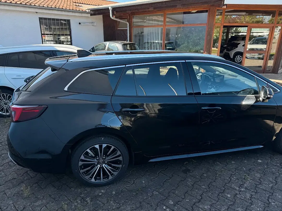 Toyota Corolla - Thumbnail 6