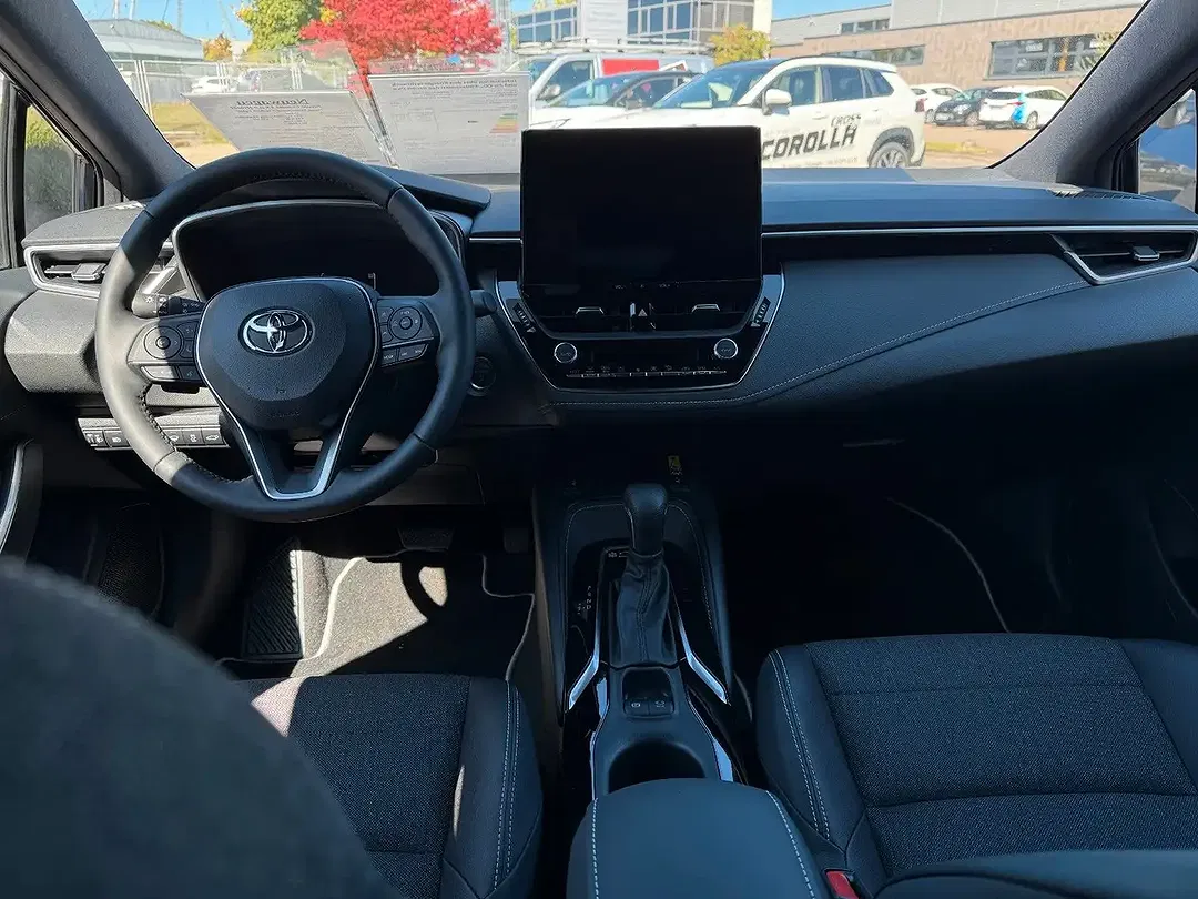 Toyota Corolla - Thumbnail 7