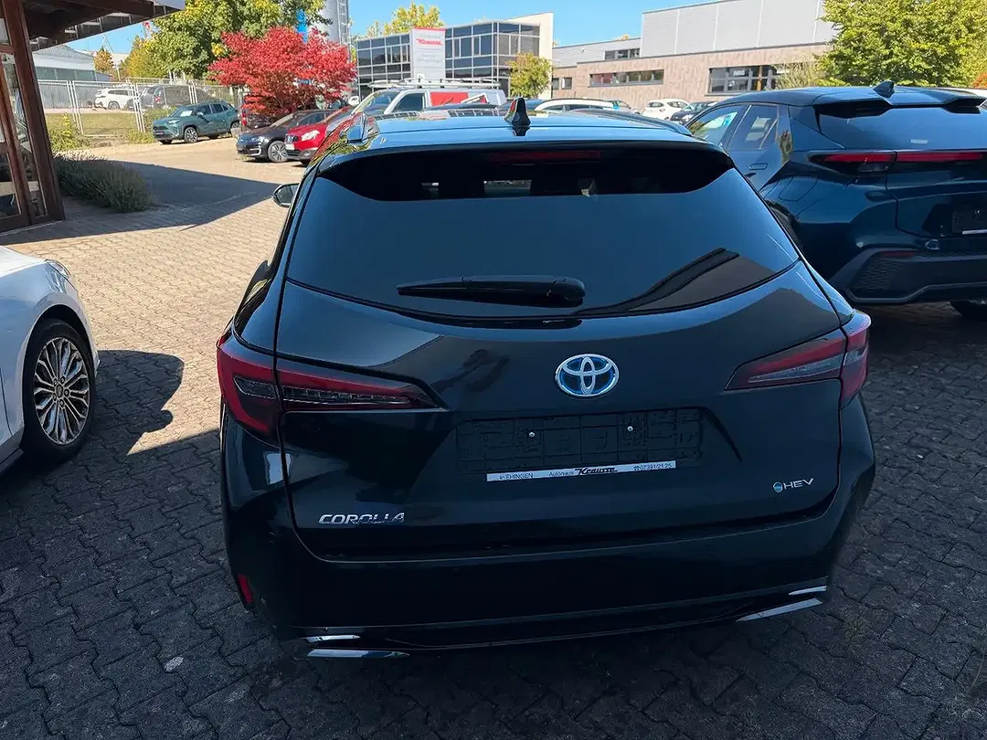 Toyota Corolla - Thumbnail 8