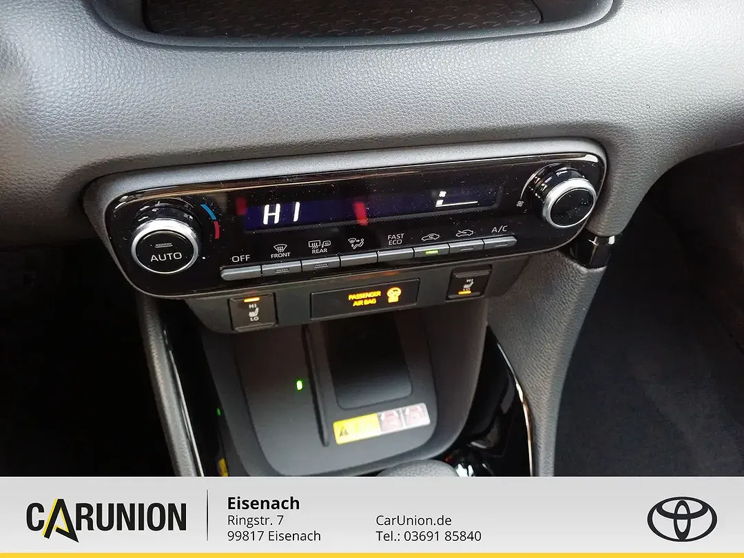 Toyota Yaris - Thumbnail 13