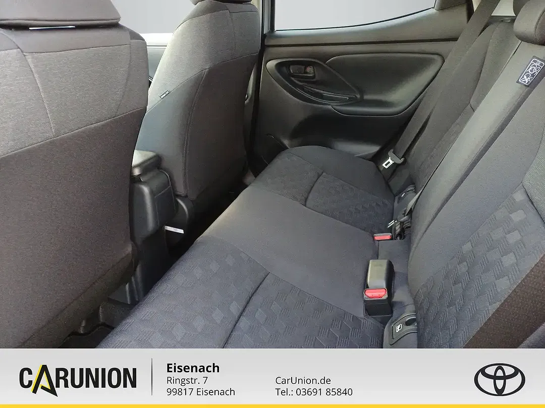 Toyota Yaris - Thumbnail 8
