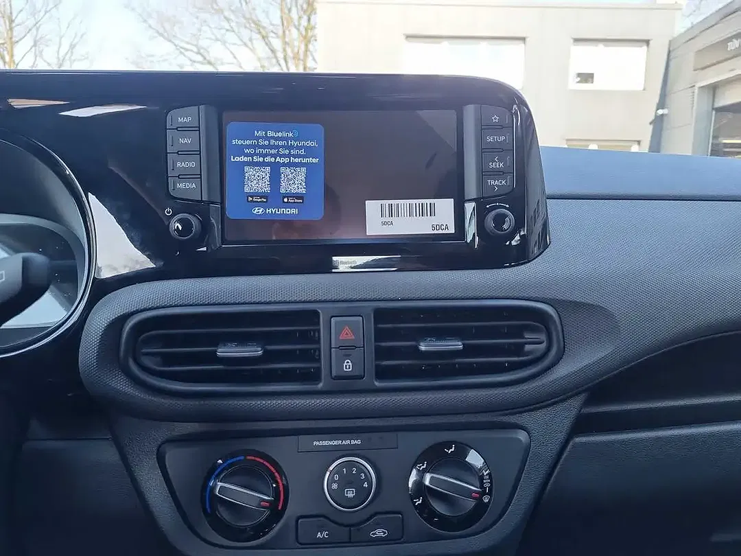 Hyundai i10 - Thumbnail 9