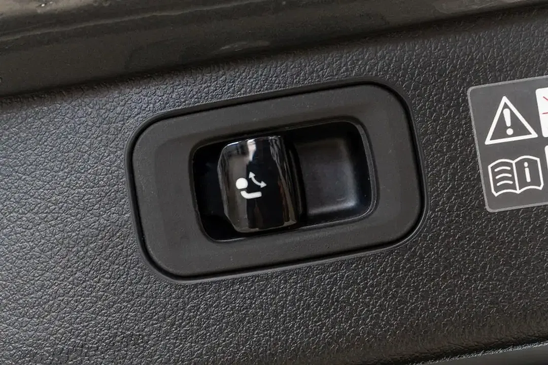 Mercedes-Benz C 300 - Thumbnail 13