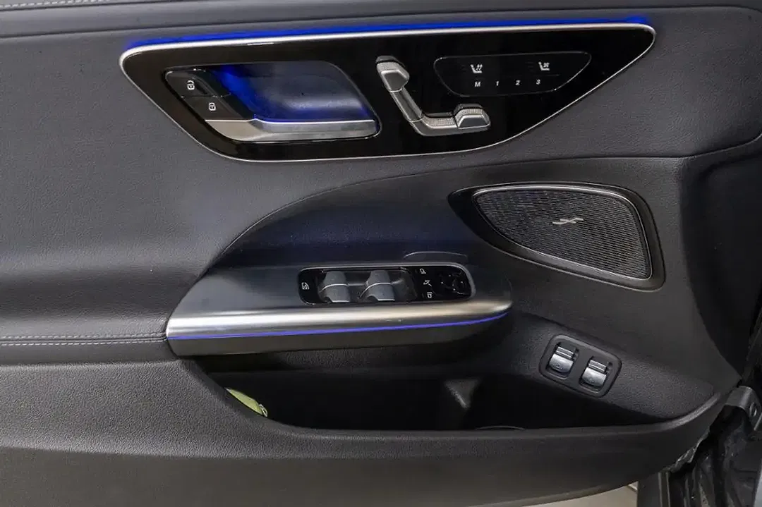 Mercedes-Benz C 300 - Thumbnail 9
