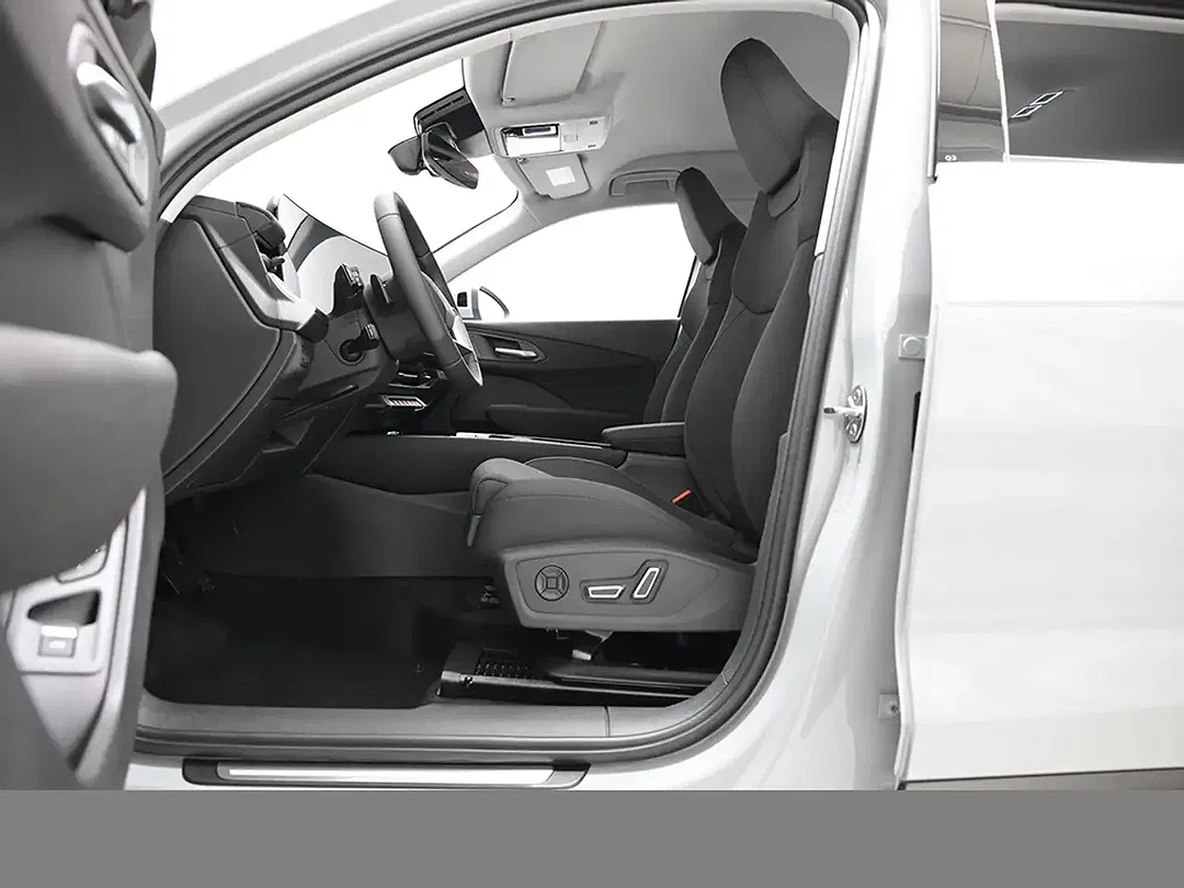 Audi Q3 - Thumbnail 11