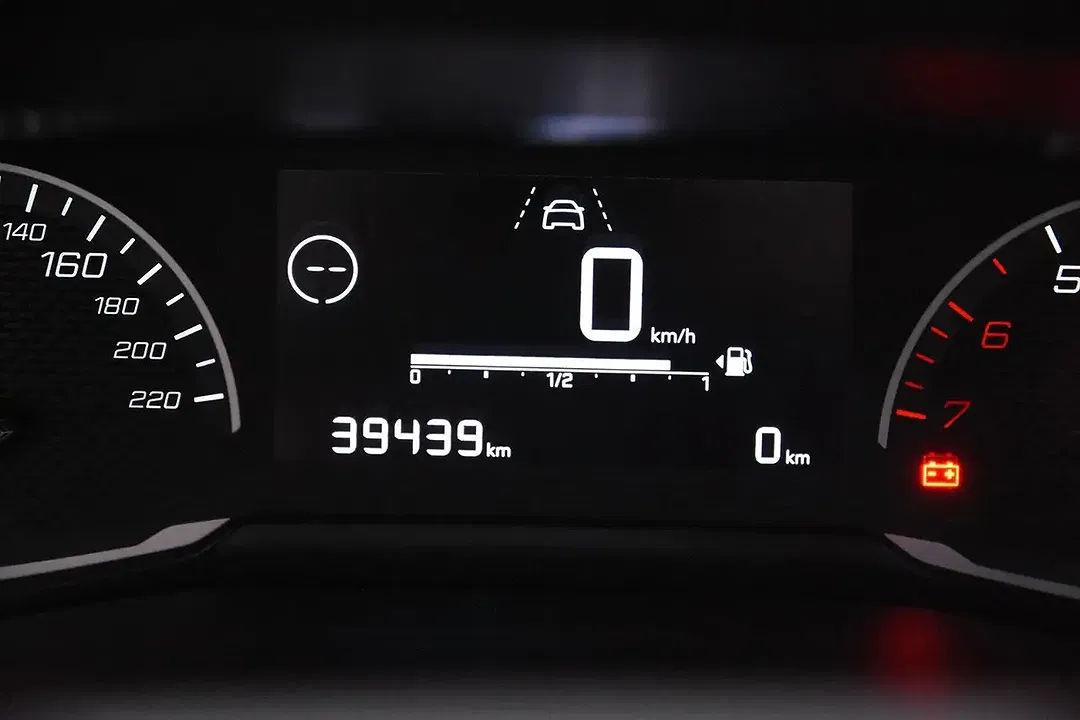 Peugeot 208 - Thumbnail 14
