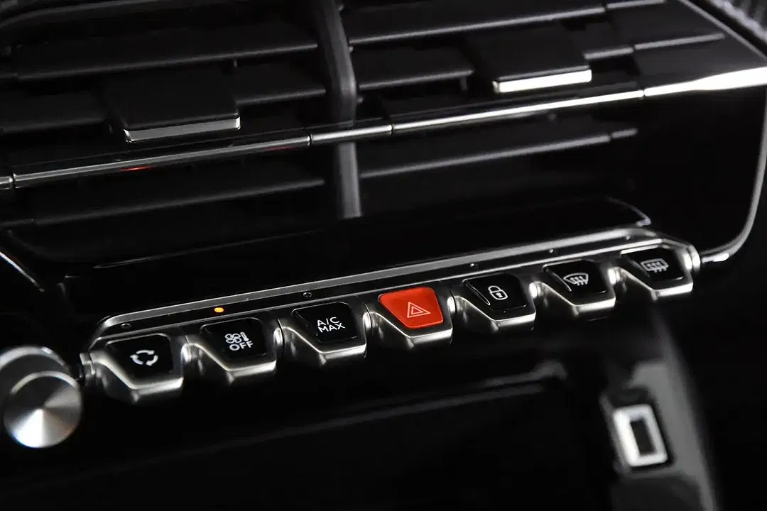 Peugeot 208 - Thumbnail 15