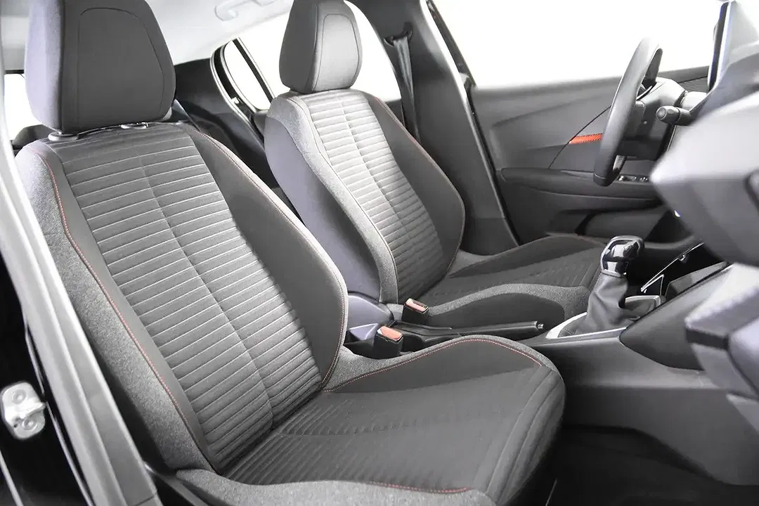 Peugeot 208 - Thumbnail 3
