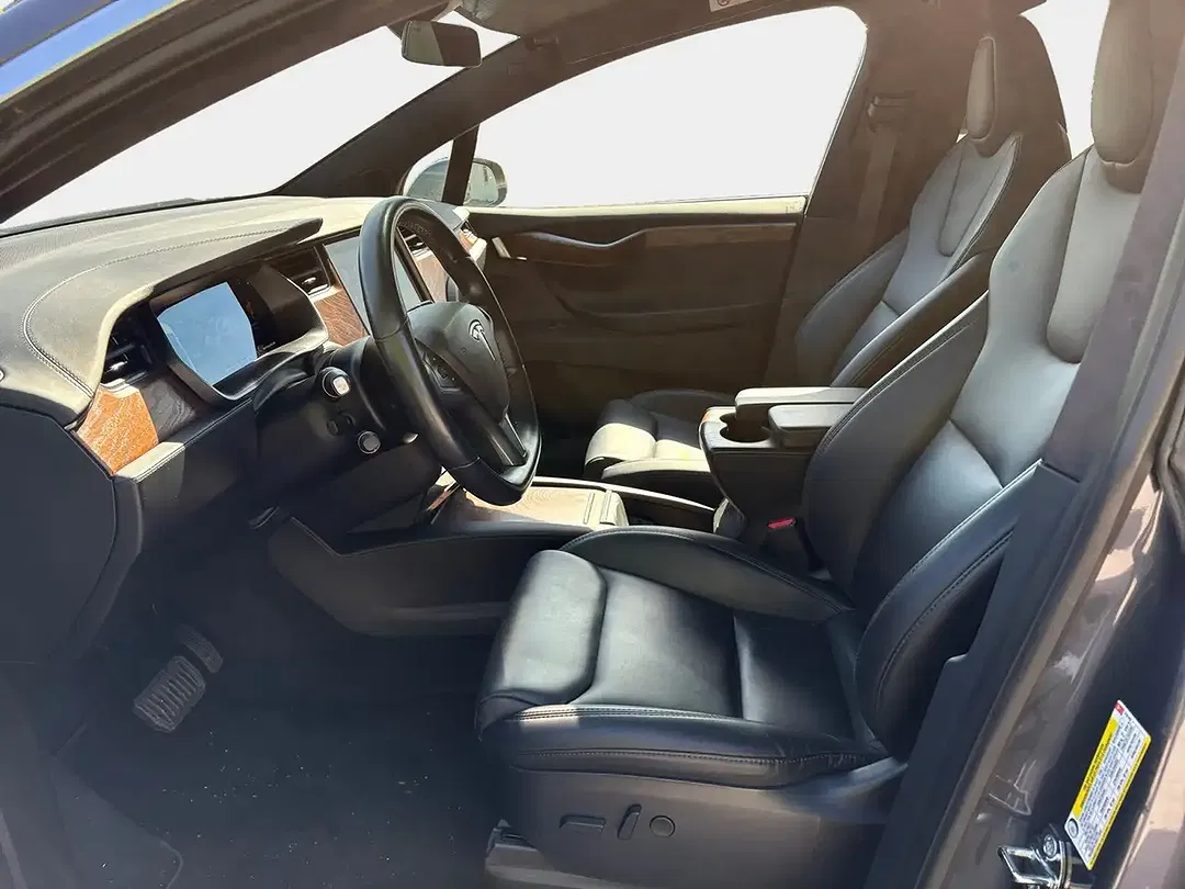 Tesla Model X - Thumbnail 10