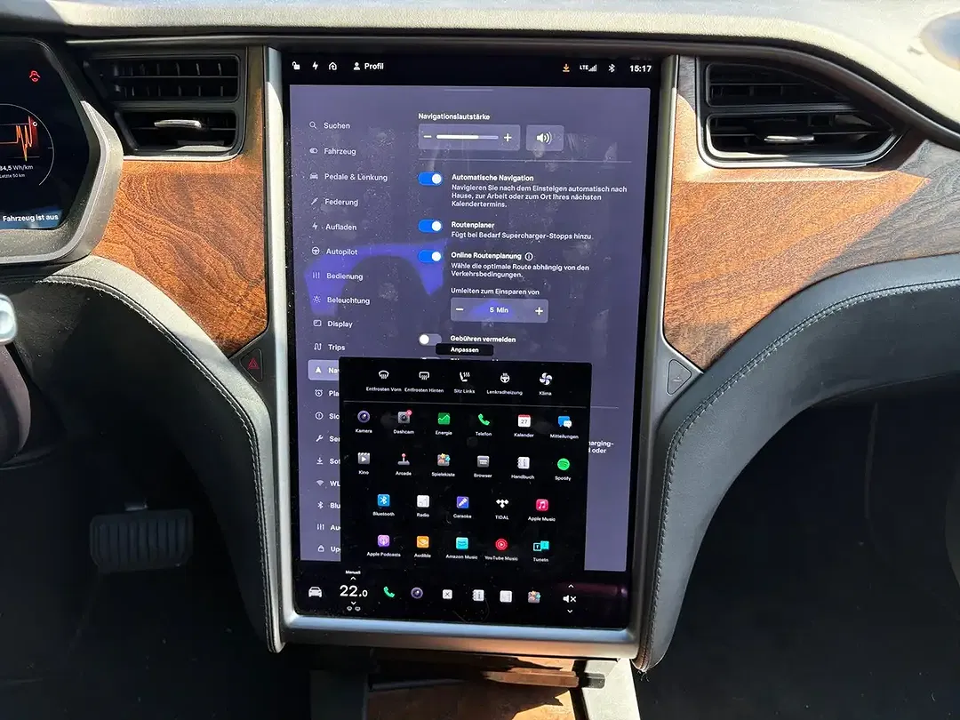 Tesla Model X - Thumbnail 12