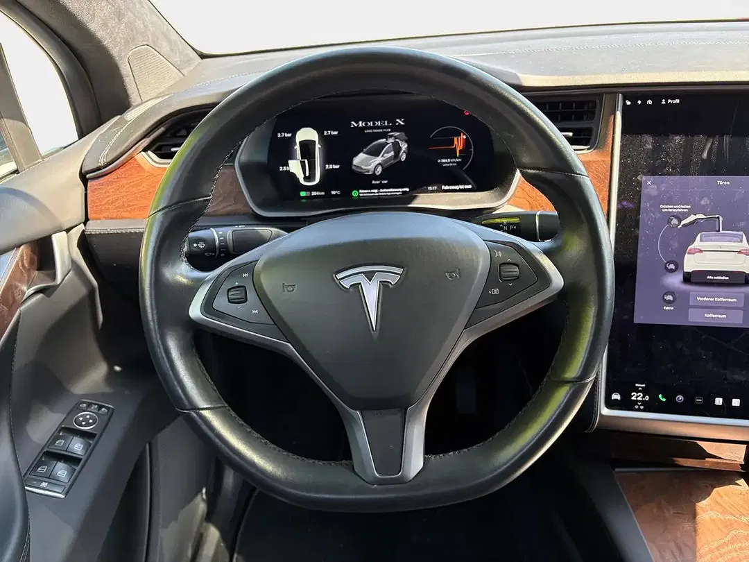 Tesla Model X - Thumbnail 13