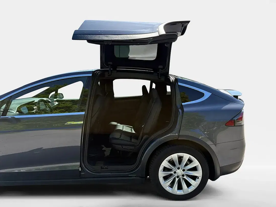 Tesla Model X - Thumbnail 14