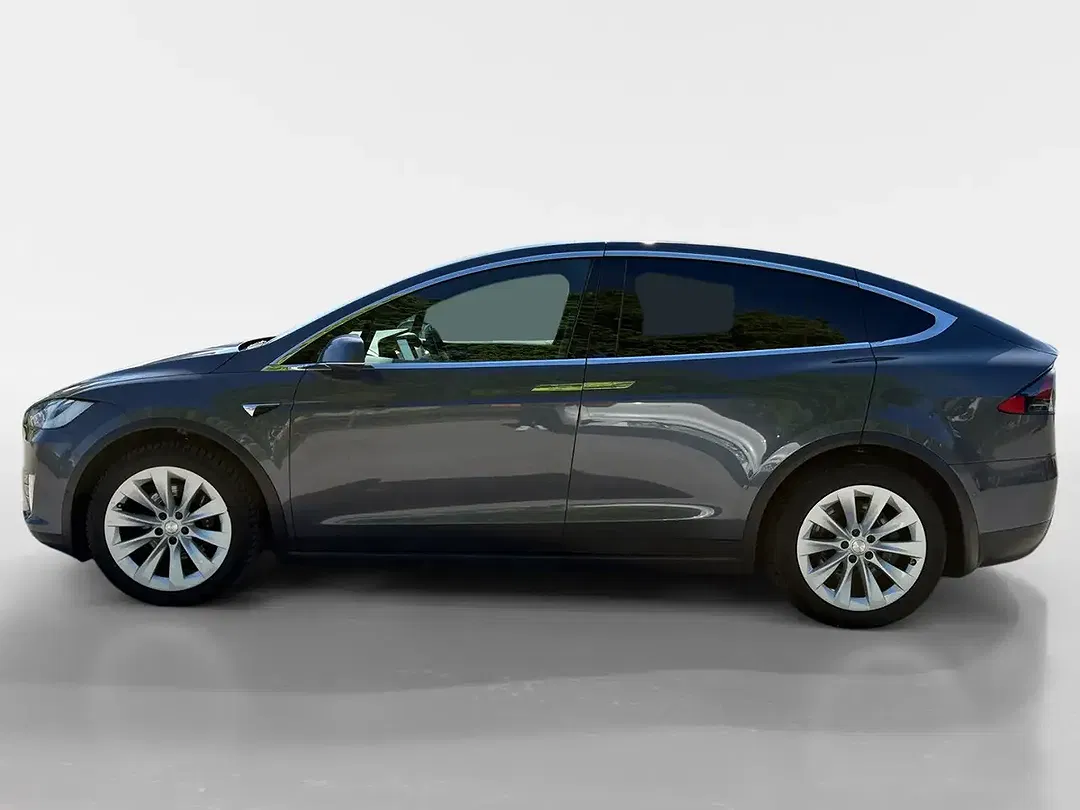 Tesla Model X - Thumbnail 2