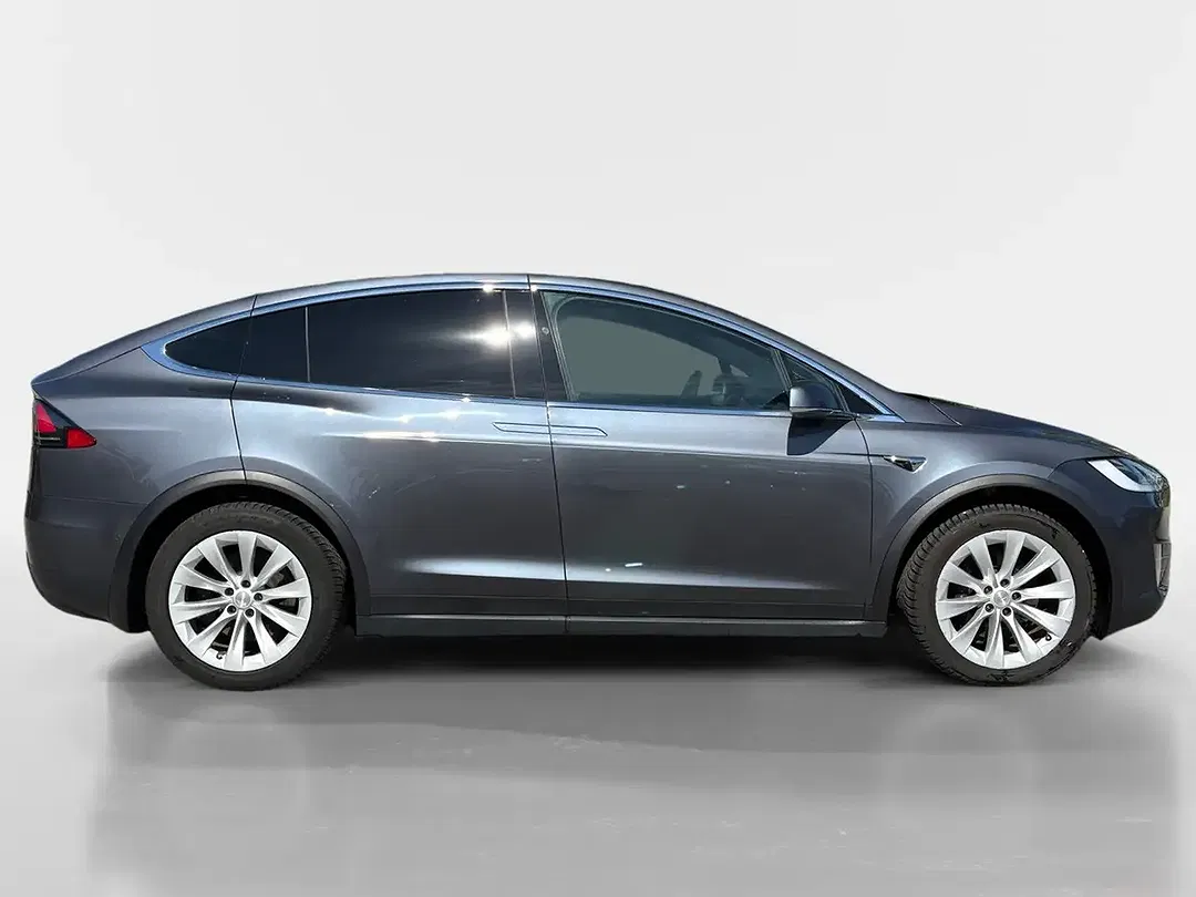 Tesla Model X - Thumbnail 6