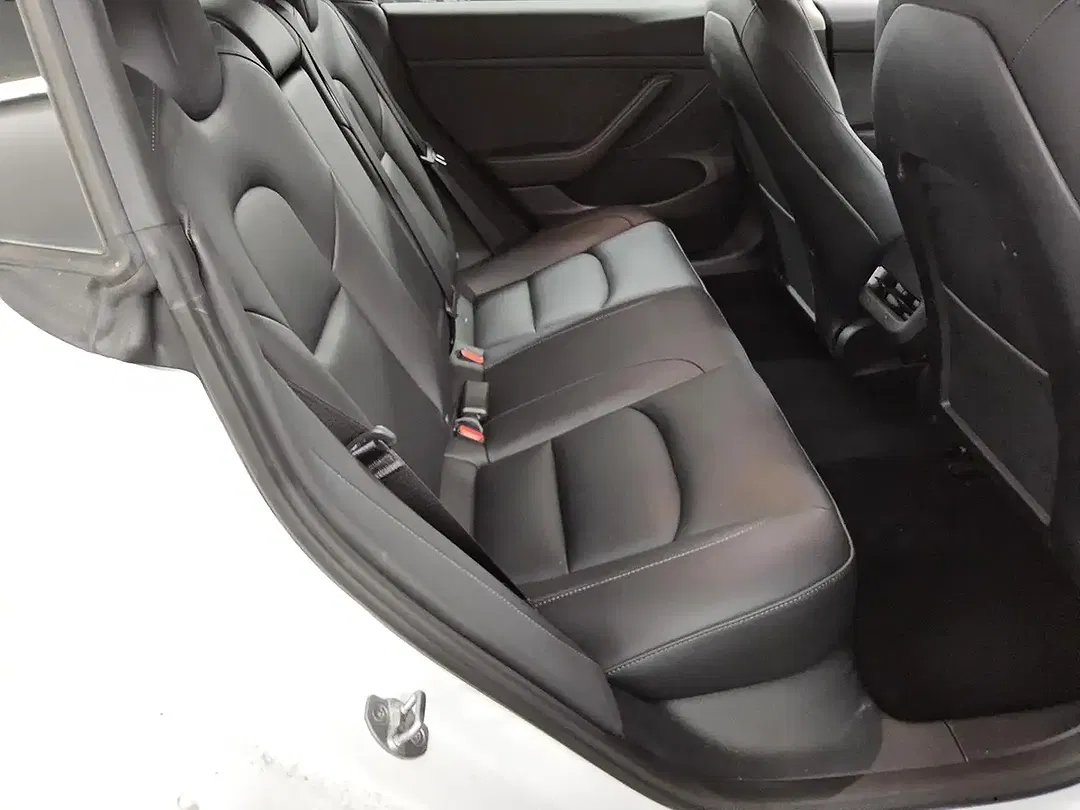 Tesla Model 3 - Thumbnail 12
