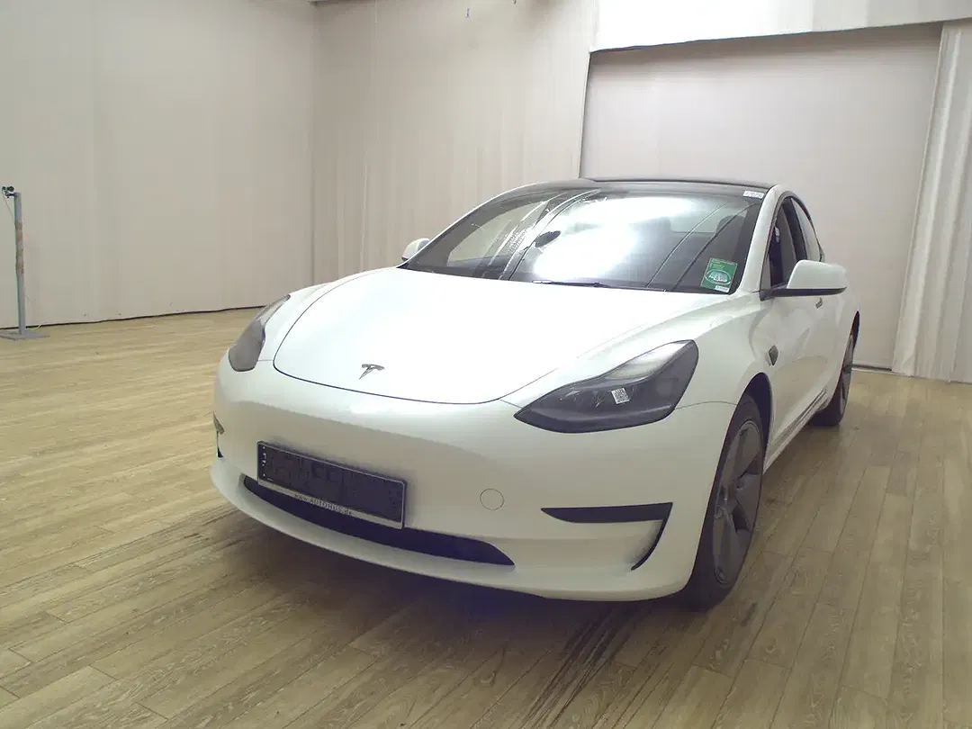 Tesla Model 3 - Thumbnail 2