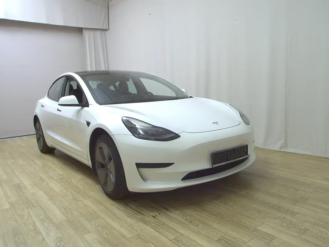 Tesla Model 3 - Afbeelding 1