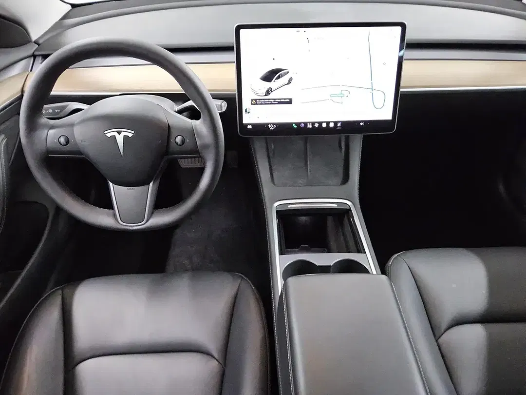 Tesla Model 3 - Thumbnail 4