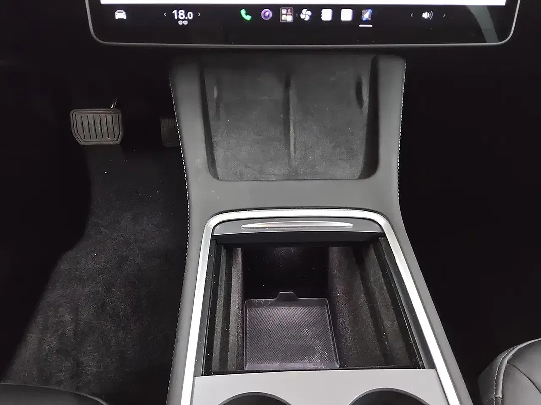 Tesla Model 3 - Thumbnail 5