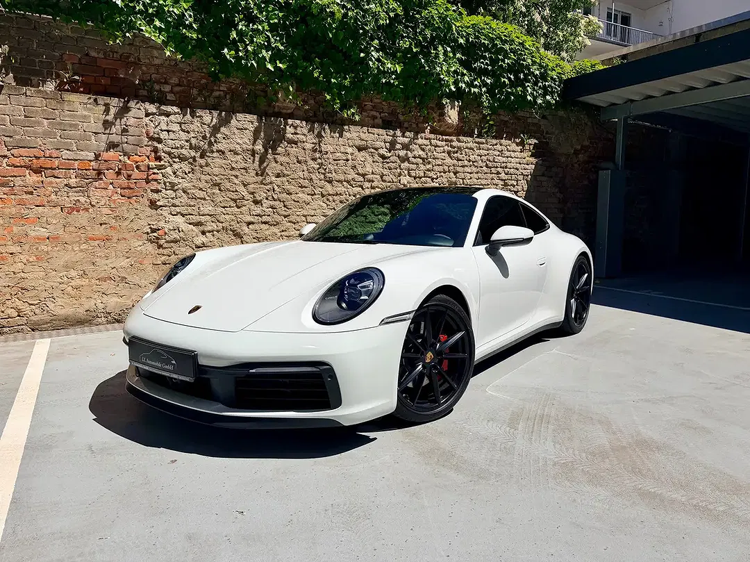 Porsche 992 - Thumbnail 3