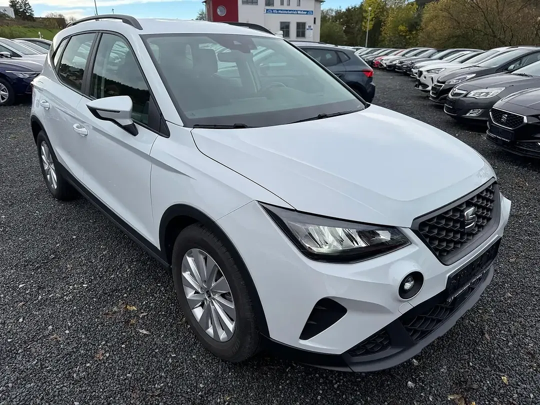 SEAT Arona - Thumbnail 1