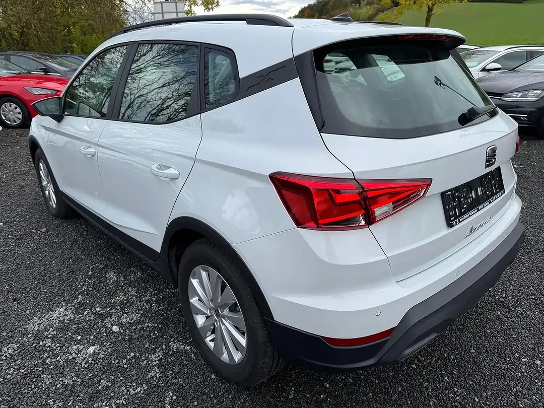 SEAT Arona - Thumbnail 4