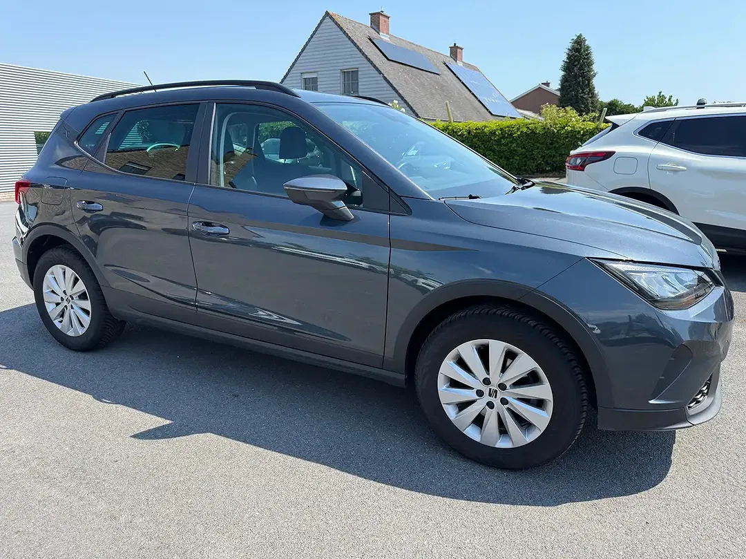 SEAT Arona - Thumbnail 3