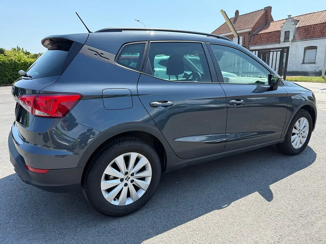 SEAT Arona - Thumbnail 4