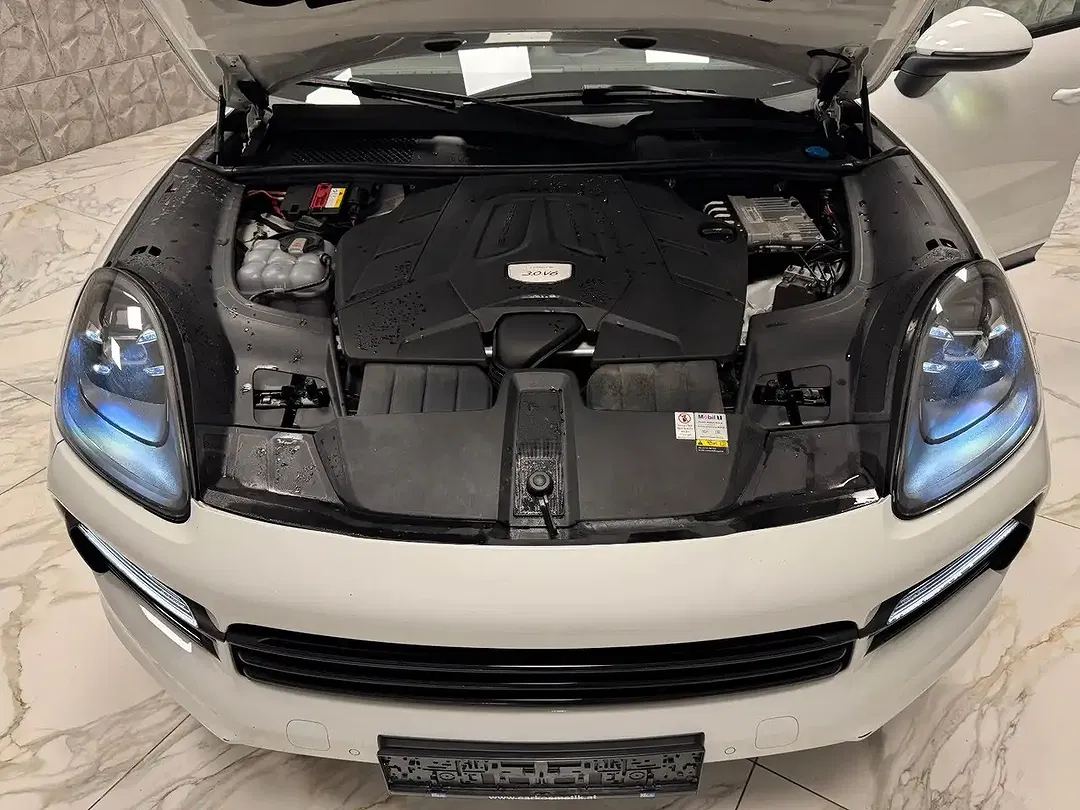Porsche Cayenne - Thumbnail 12