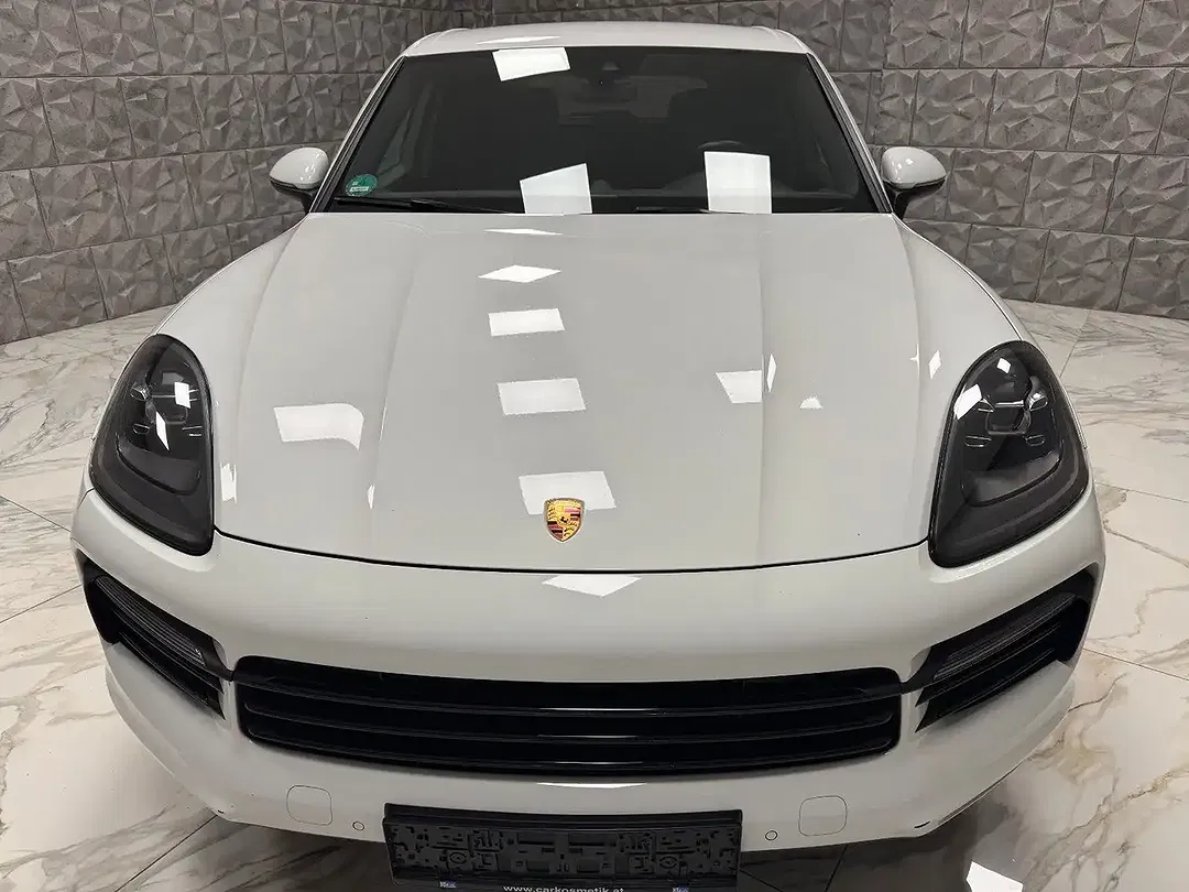 Porsche Cayenne - Thumbnail 2