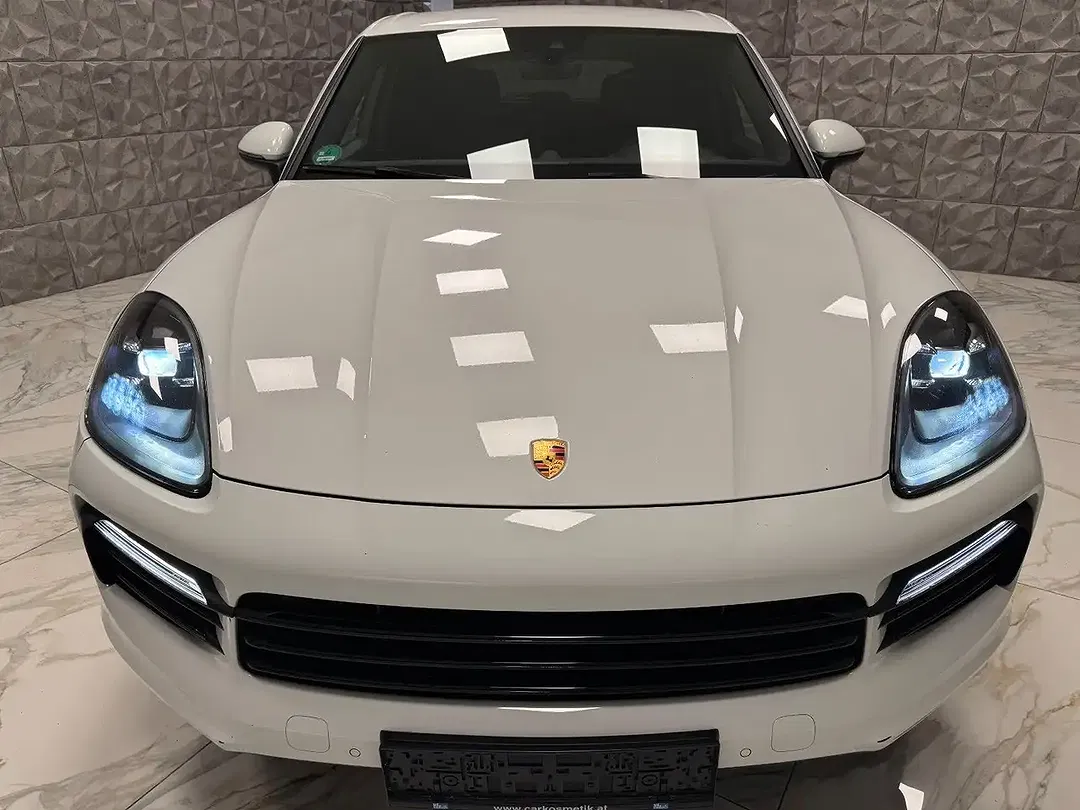Porsche Cayenne - Thumbnail 3